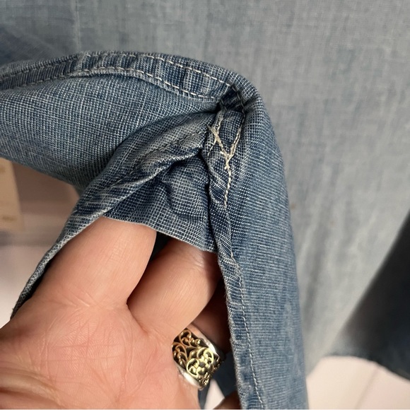 TRUE RELIGION UTILITY WOVEN SHIRT IN CHAMBRAY - Picture 9 of 15